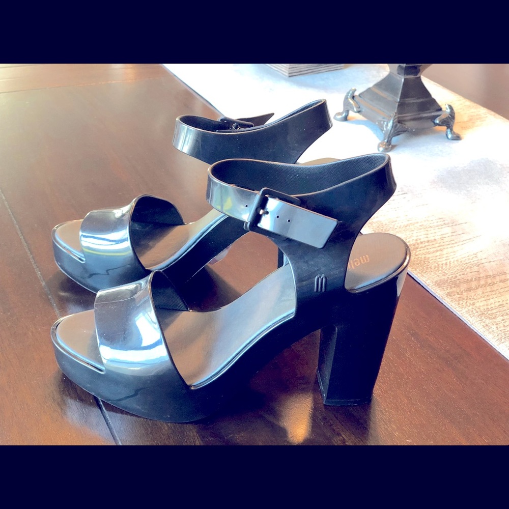 Melissa women’s patent black shoe